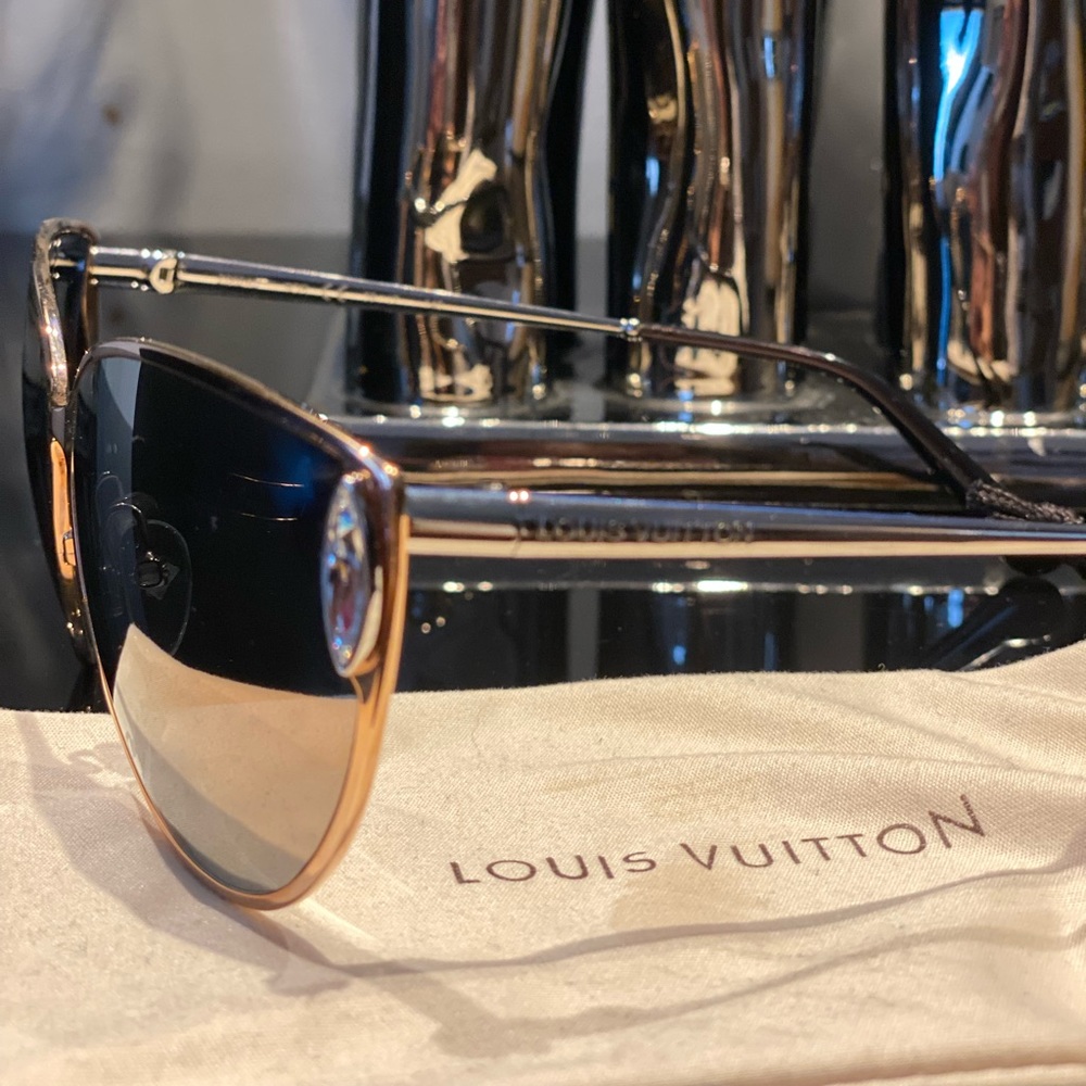 Louis Vuitton Gold Frame Brown Gradient Lens Sunglasses - Picture 2 of 6